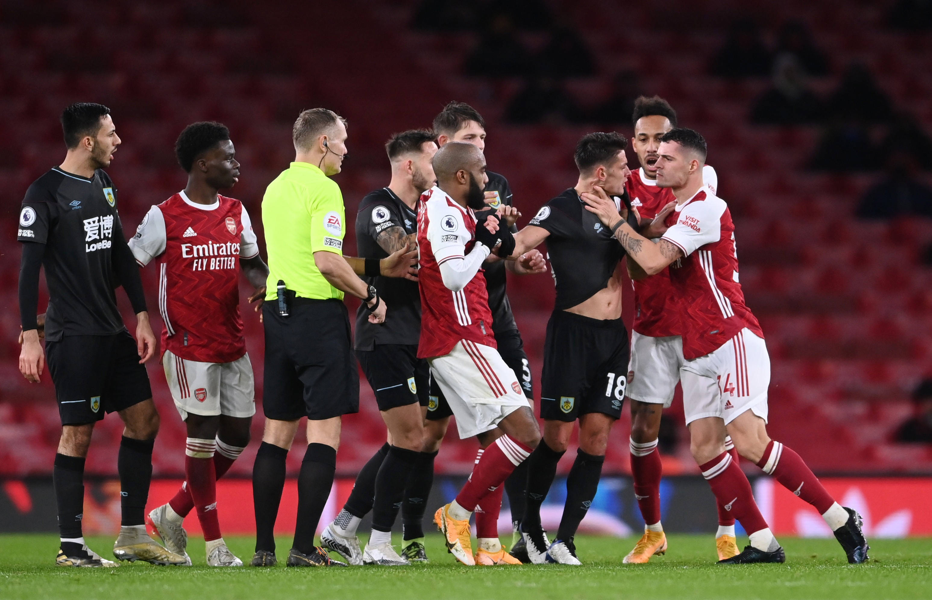 加强了后防 加强了后防